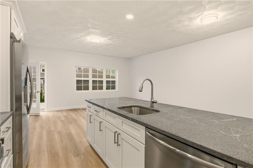 Building Photo - 47 Windsor Rd