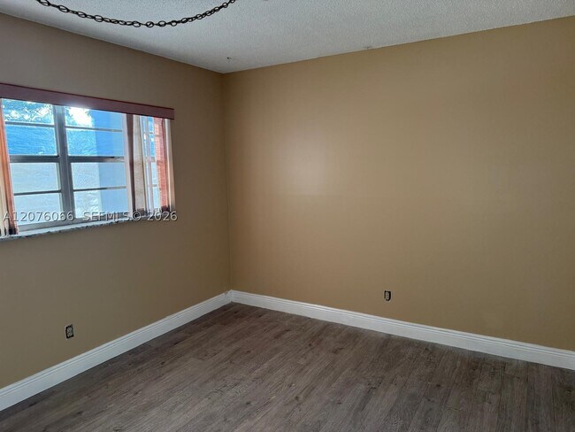 Building Photo - 7797 Golf Cir Dr