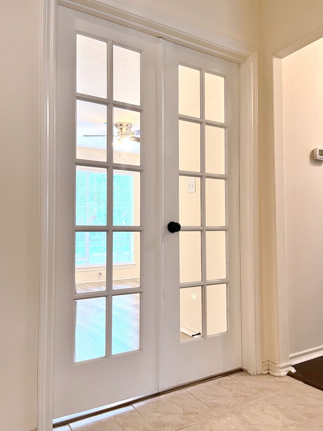 Building Photo - 126 W Russet Grove Cir