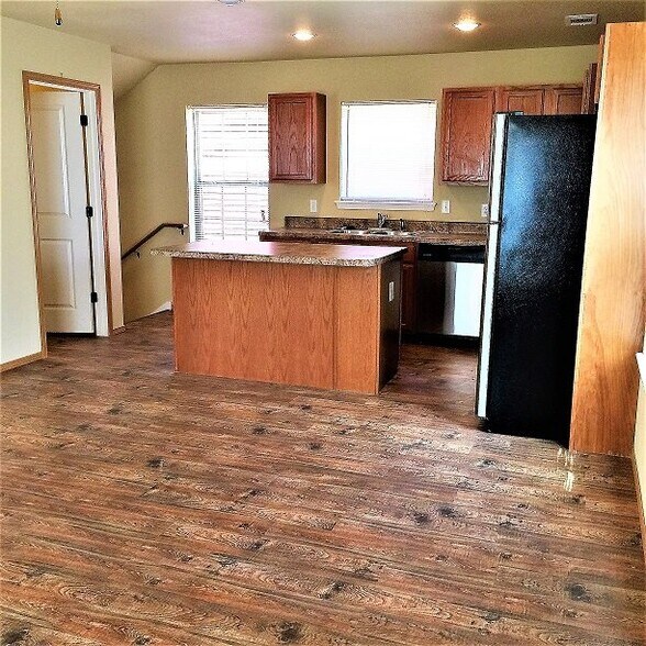 Building Photo - 2814 W Lakewood Dr