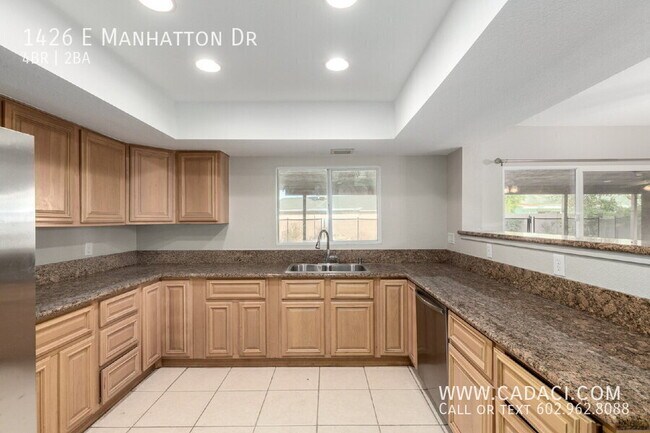 Building Photo - 1426 E Manhatton Dr