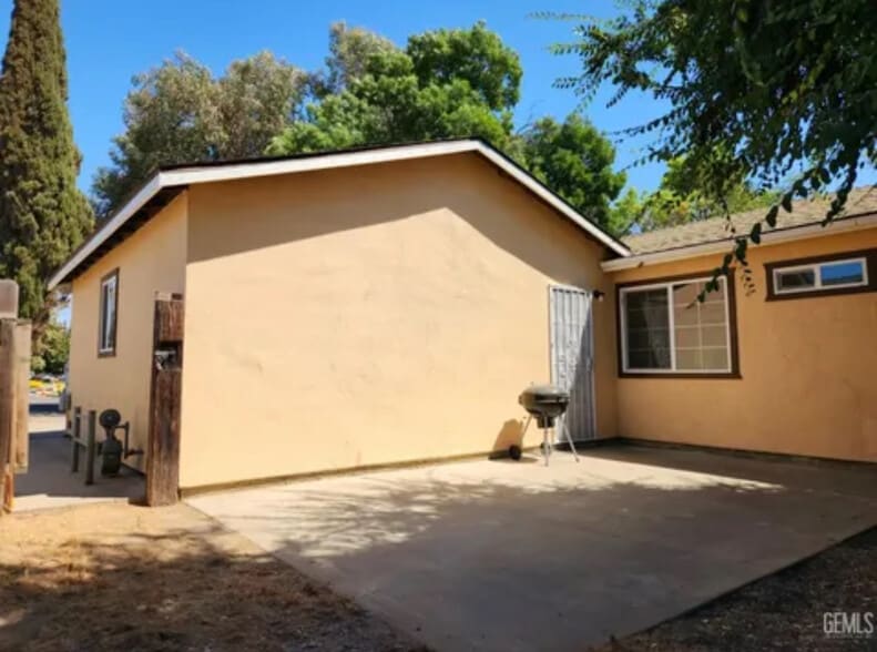 Building Photo - 501 N California Ct