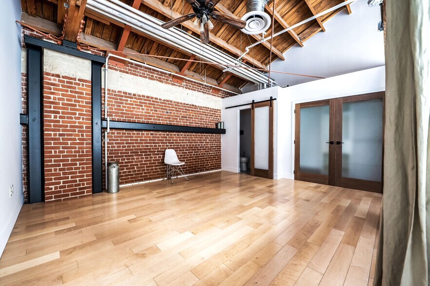 Building Photo - 130 S Hewitt St