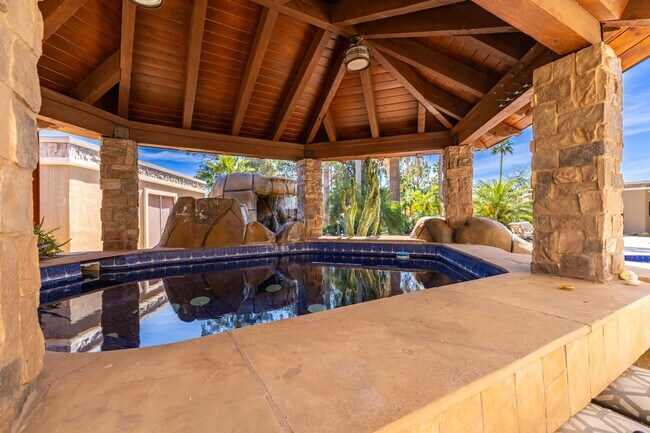 Building Photo - STUNNING. MODERN LUXURY OASIS In Scottsdale- 4 Bed/3 Bath plus Casita