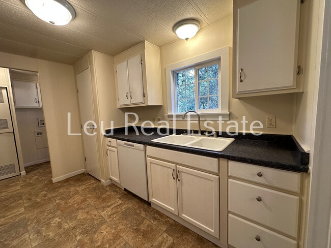 Building Photo - 4700 Mineral Way