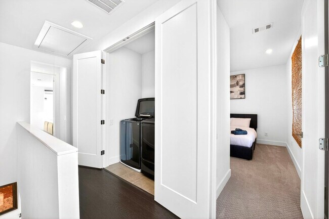 Building Photo - 1680 Memorial Dr SE