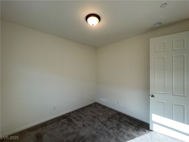 Building Photo - 11747 Emerald Lk Ave