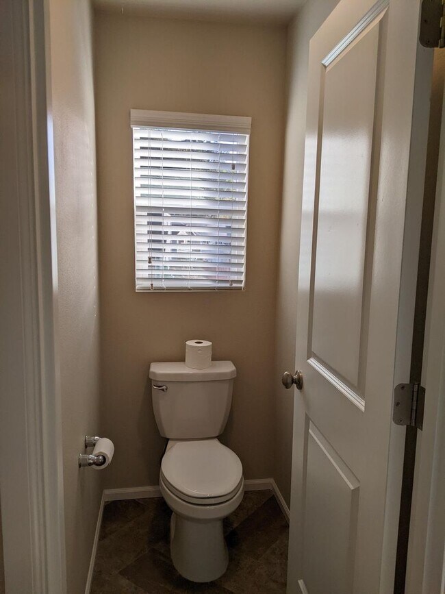 Building Photo - 4/2.5 Townhouse for rent in DuPont!