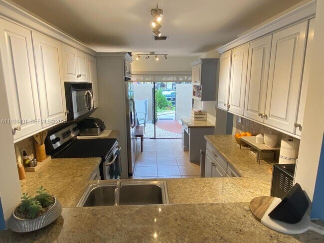 Building Photo - 9805 Costa Del Sol Blvd