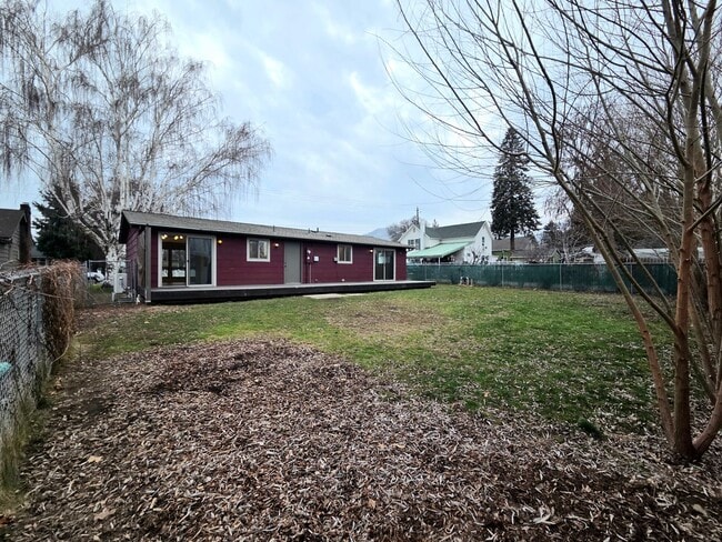 Building Photo - 1312 Springwater Ave