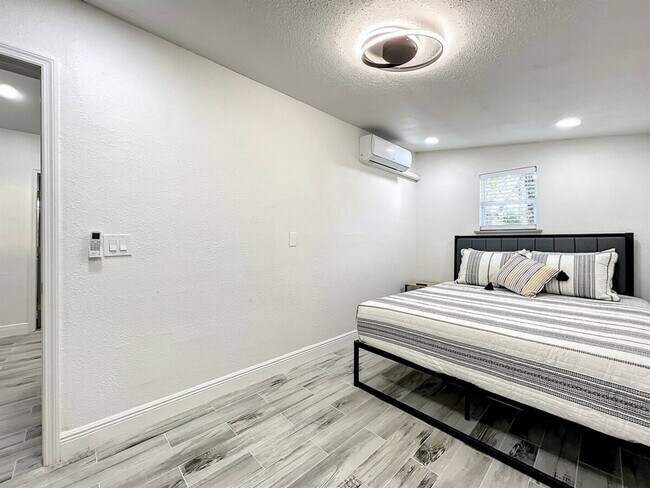 Building Photo - 2008 E Grant Ave