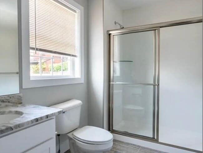 Building Photo - 33 Covington St