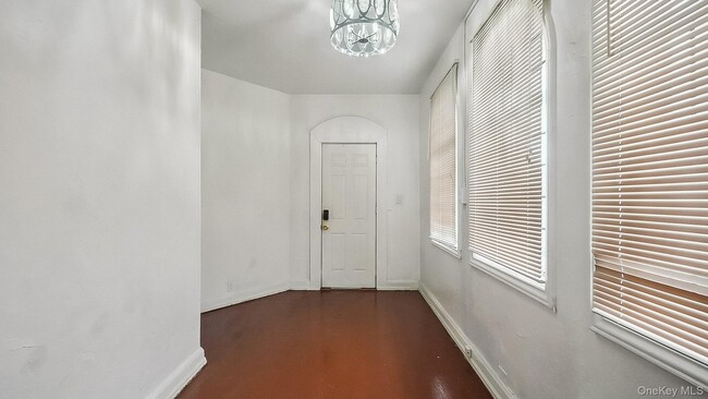 Building Photo - 252 S Tenth Ave
