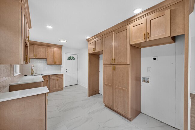 Building Photo - 2027 Hilburn Dr SE