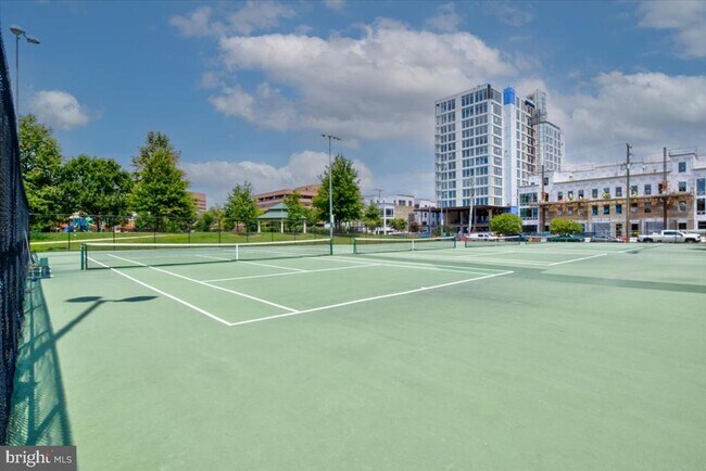 Building Photo - 1023 N Royal St