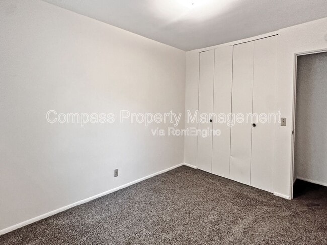 Building Photo - 2832 S Burdick St