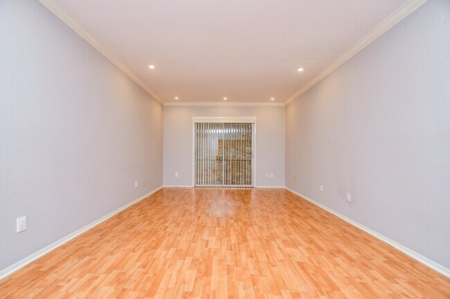 Building Photo - 2230 S Piney Point Rd
