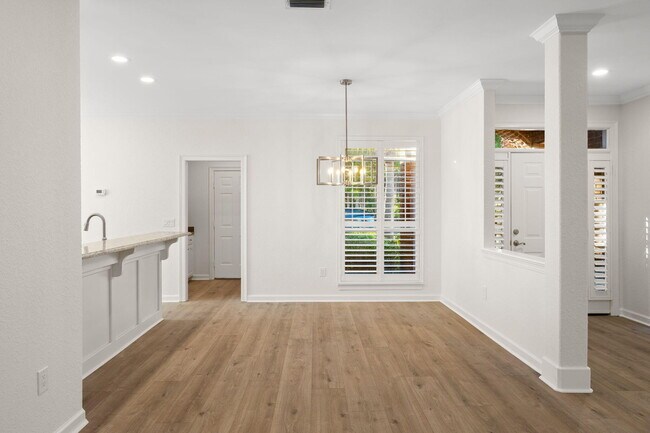 Building Photo - 255 Cll Escada