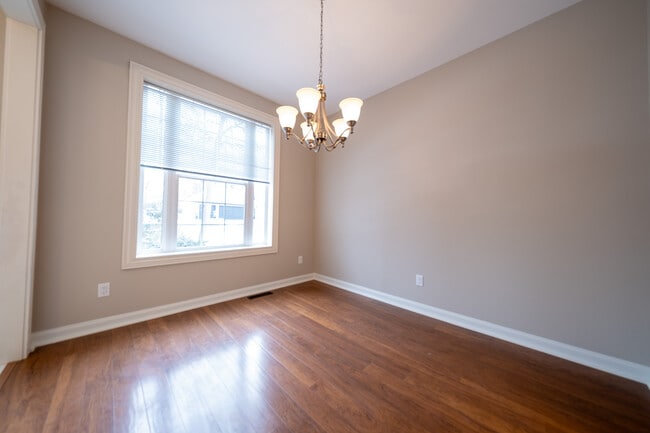 Building Photo - 3290 N Shore Dr