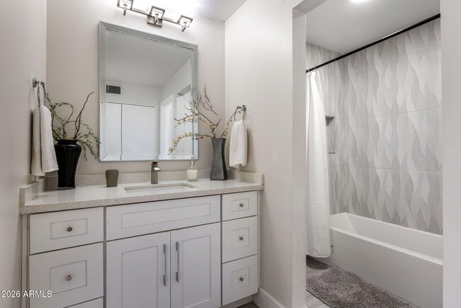 Building Photo - 8633 E Monterosa Ave