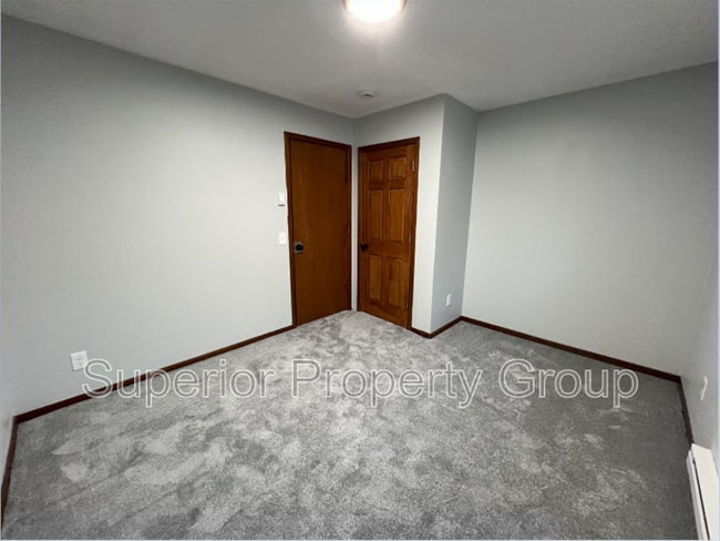 Building Photo - 2 S Wickham Ct