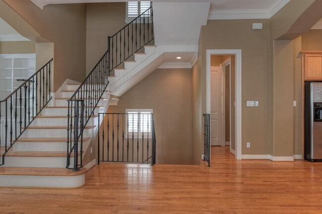 Building Photo - 2406 Wroxton Rd