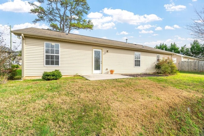 Building Photo - 5117 Cattail Ln
