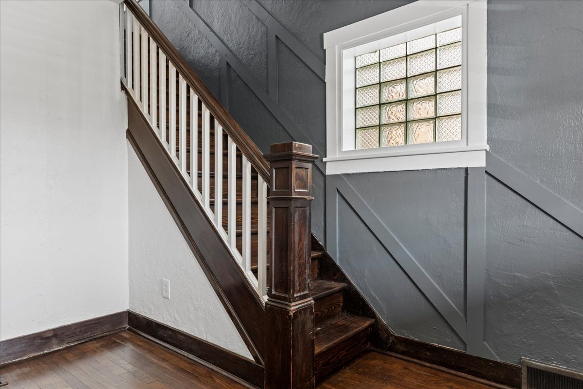 Building Photo - 2816 Clermont Ave