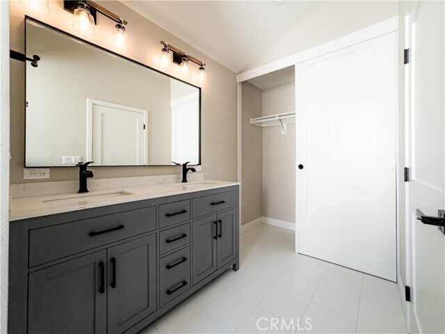 Building Photo - 17552 Wayne Ave