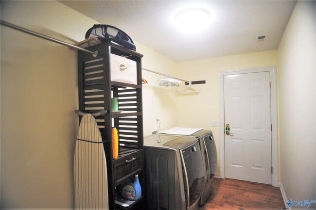 Building Photo - 139 Timberlake Dr