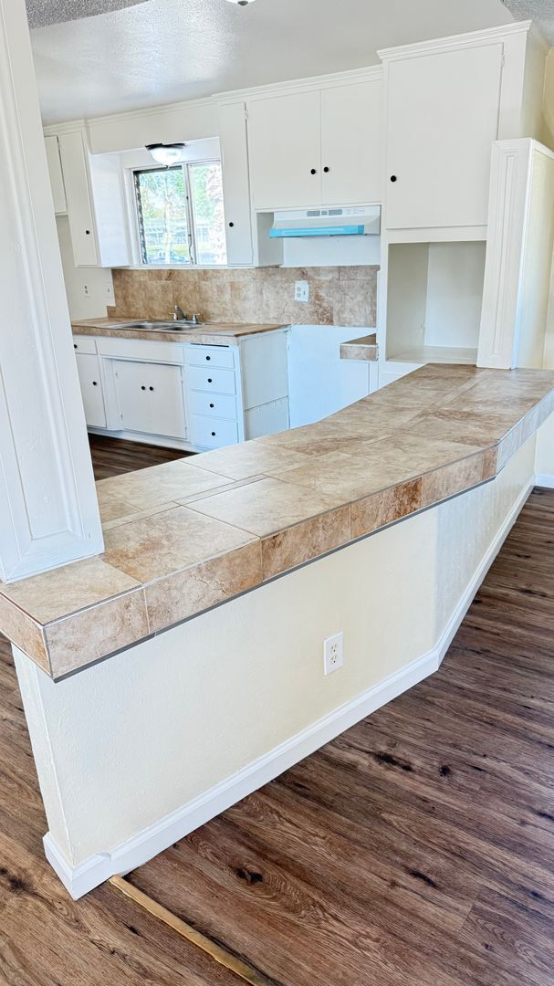 Building Photo - 2 bedroom 1 bath available near UC Riverside