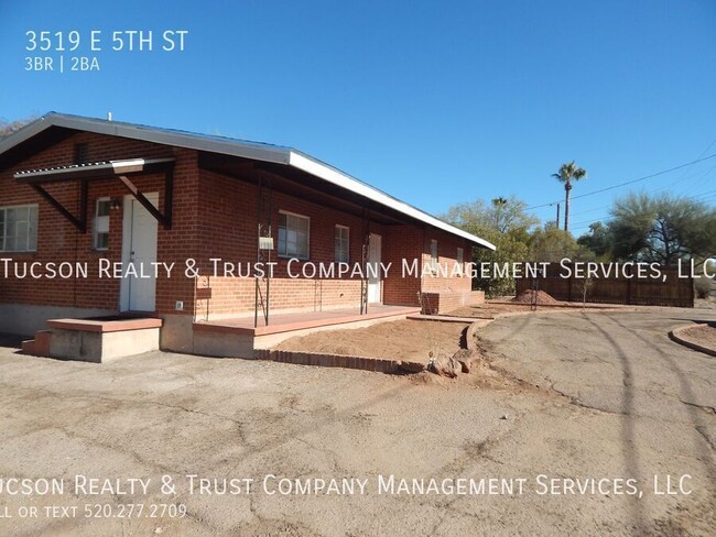 Building Photo - In the heart of Tucson, your new home awaits,