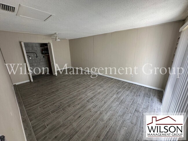 Building Photo - 643 David St