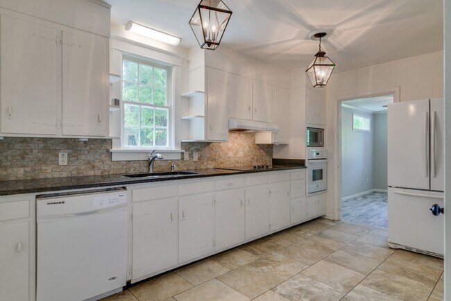 Building Photo - 946 Caldwell Ln