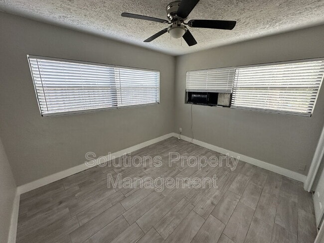 Building Photo - 1606 S Miramar Ave