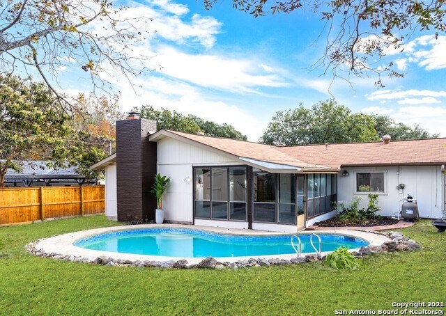 Building Photo - 1015 Cerro Alto Dr