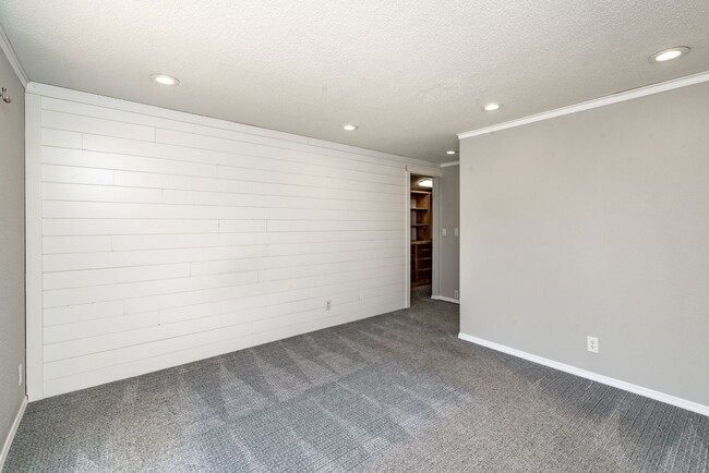 Building Photo - 5914 N 32nd St