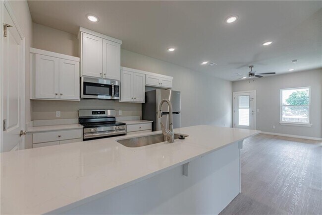 Building Photo - 1705 SW Casuarina Dr