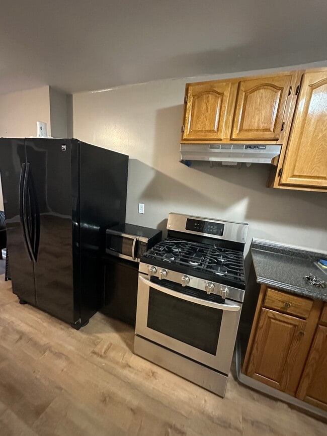 Building Photo - 207 Clerk St