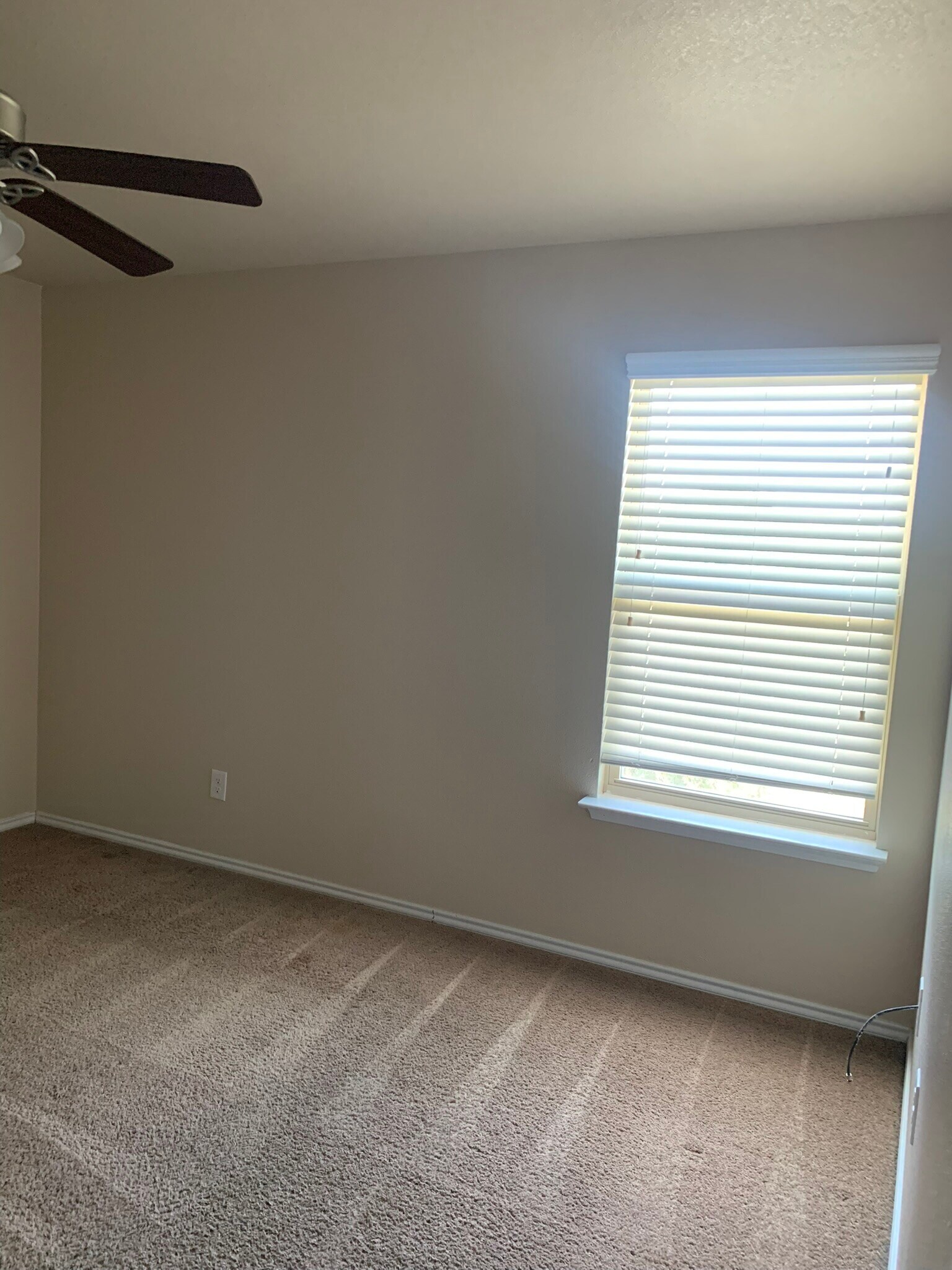Building Photo - 935 Brookview Dr