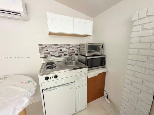 Building Photo - 9160 SW 73rd St