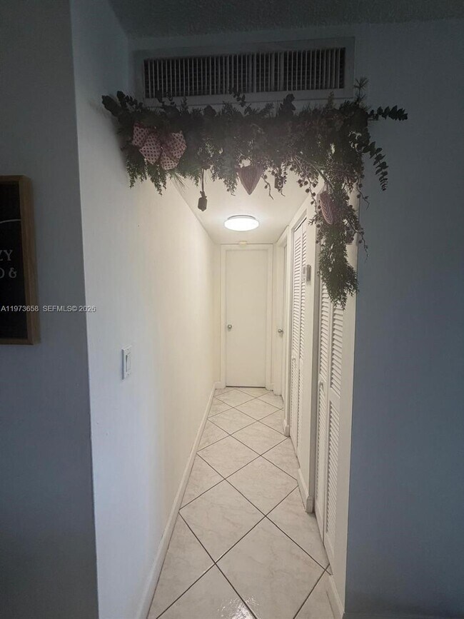 Building Photo - 6195 W 18th Ave