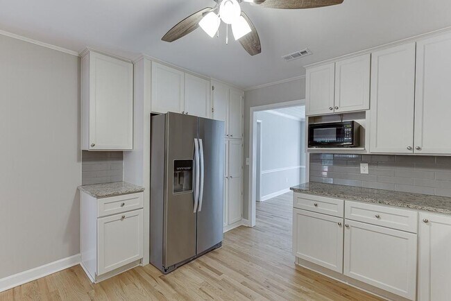 Building Photo - 1813 Rambling Woods Dr NW