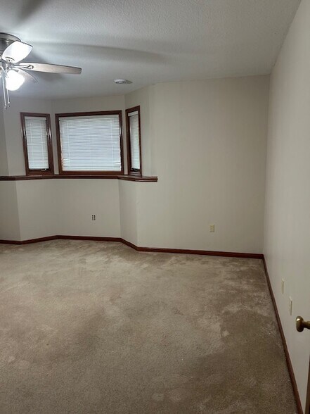 3rd Large Bedroom - 19155 Hi View Dr