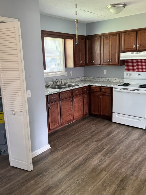 Building Photo - 105 Combs Blvd