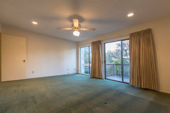 Building Photo - 6461 Southpoint Dr