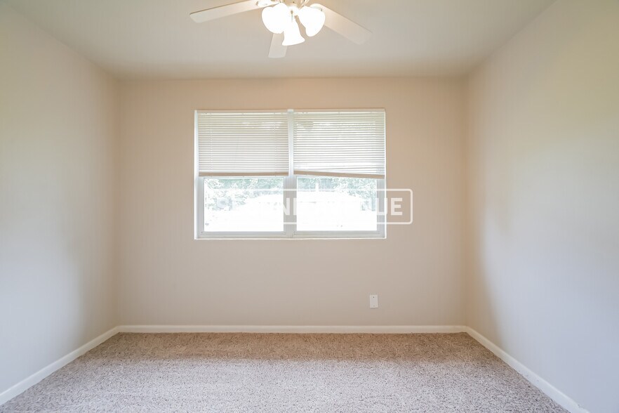 Building Photo - 835 Gates St