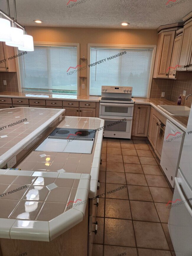 Building Photo - STATUS: *AVAILABLE* R285 | $2595 + $100 for well/septic maintenance