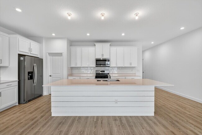 Building Photo - 14335 SW Skye Dr