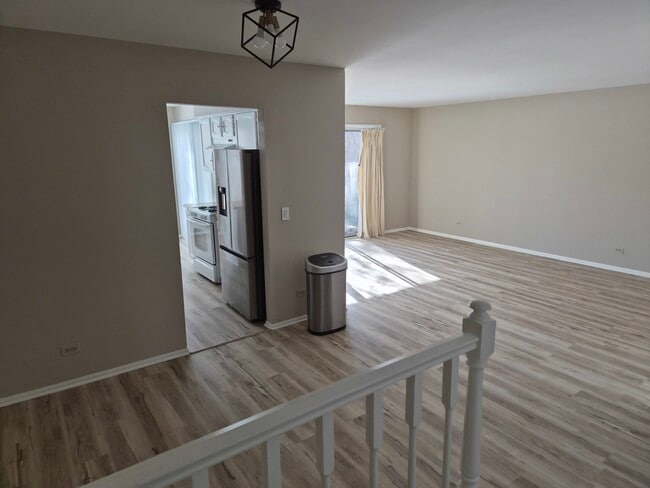 Building Photo - 271 Southwick Ct